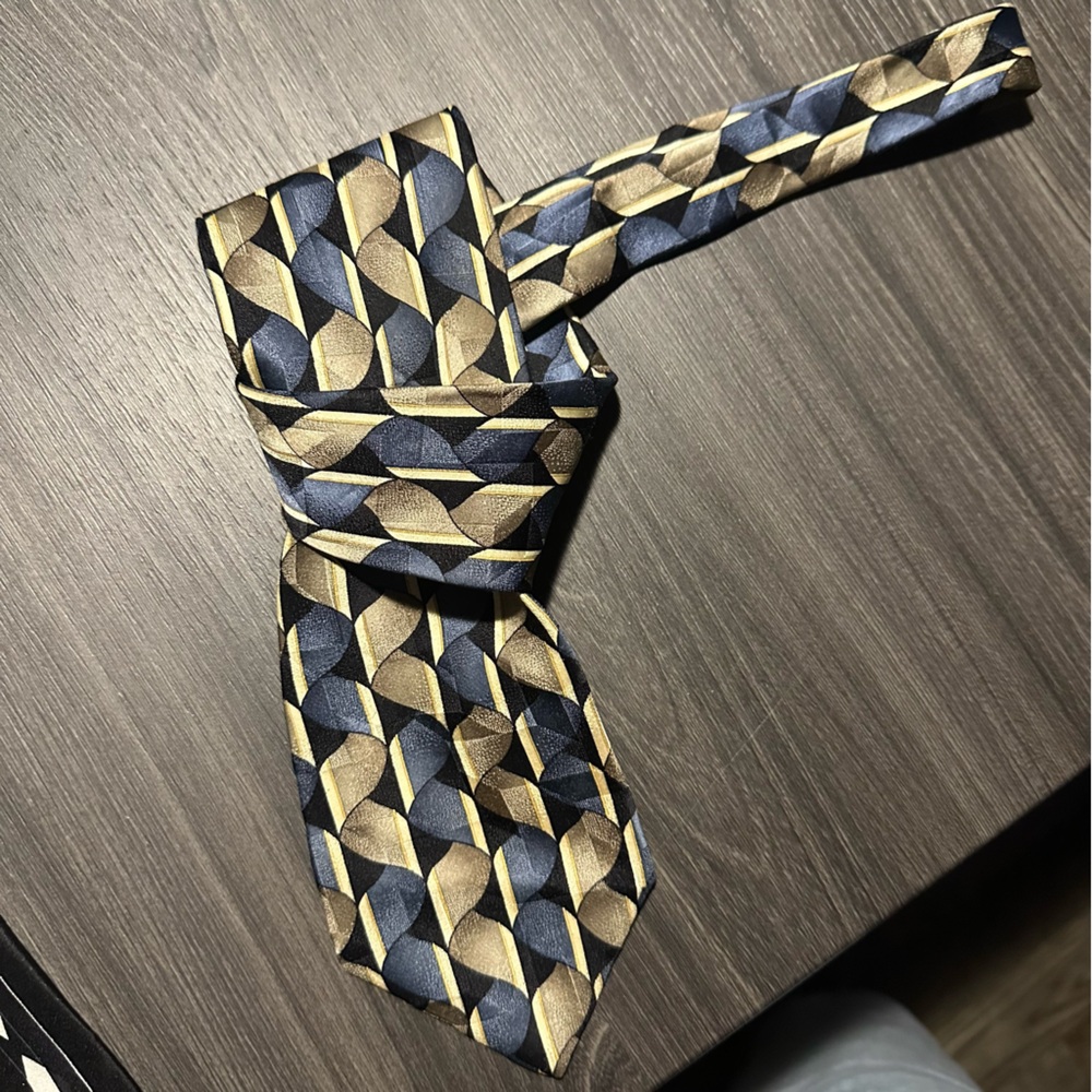 J. Riggings Geometric Patterned silk Tie in Blue and Gold